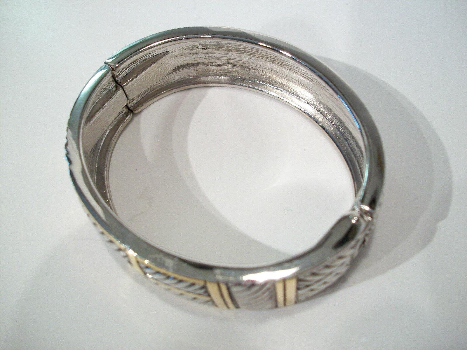 Vintage Hinged Two Tone Metal Clamper Bangle Bracelet - Unsigned - Circa 1980's For Sale 3