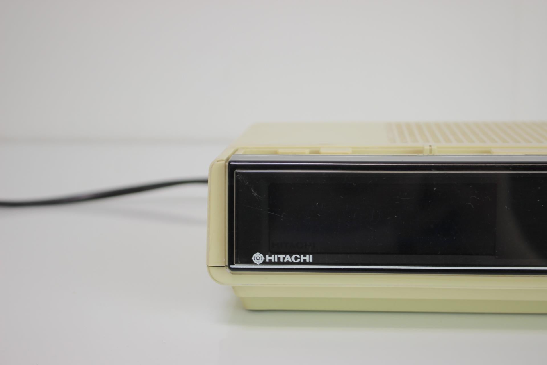 Hitachi digital clock from the 1970's, made in Japan.
Made of plastic and metal.
In original condition, fully functional.
Repolished, cleaned, with a few minor signs of wear.
