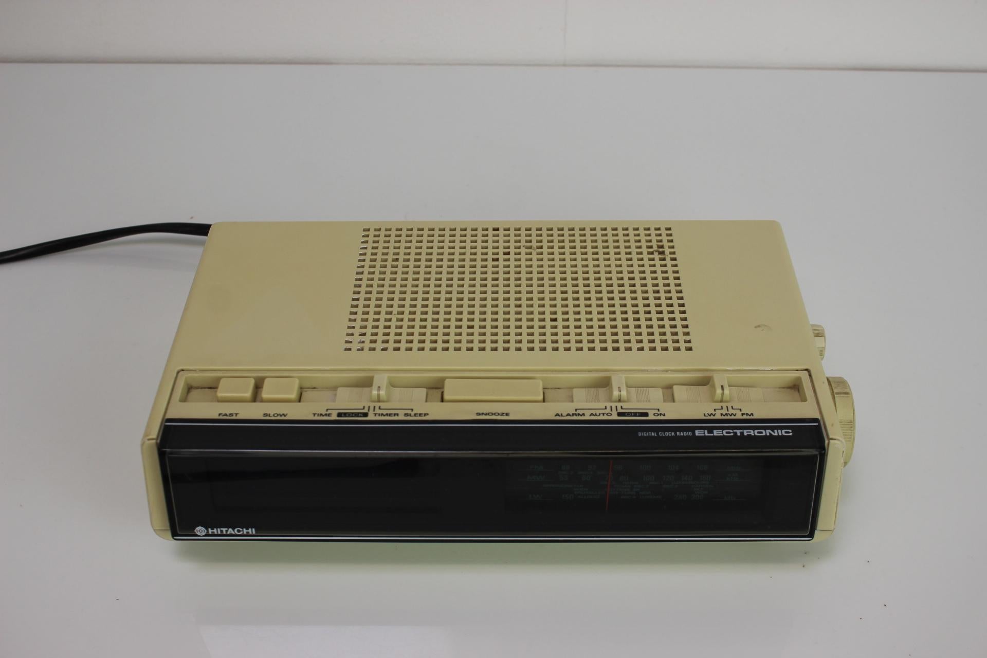 Mid-Century Modern Vintage Hitachi KC-671E Radio Clock, Japan, 1970's