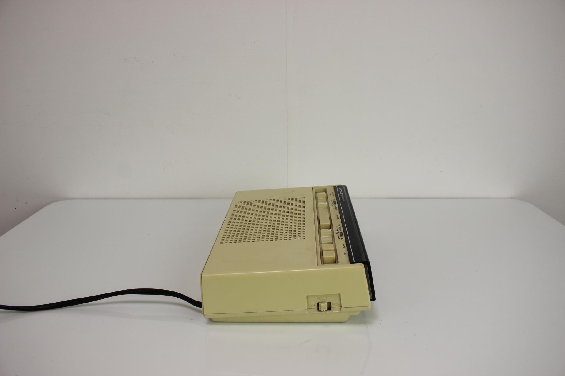 Metal Vintage Hitachi KC-671E Radio Clock, Japan, 1970's