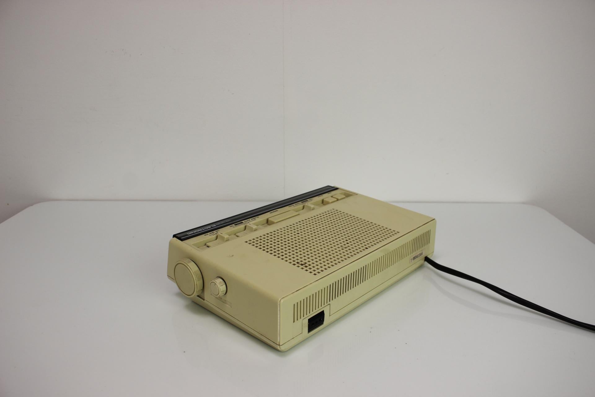 Vintage Hitachi KC-671E Radio Clock, Japan, 1970's 3