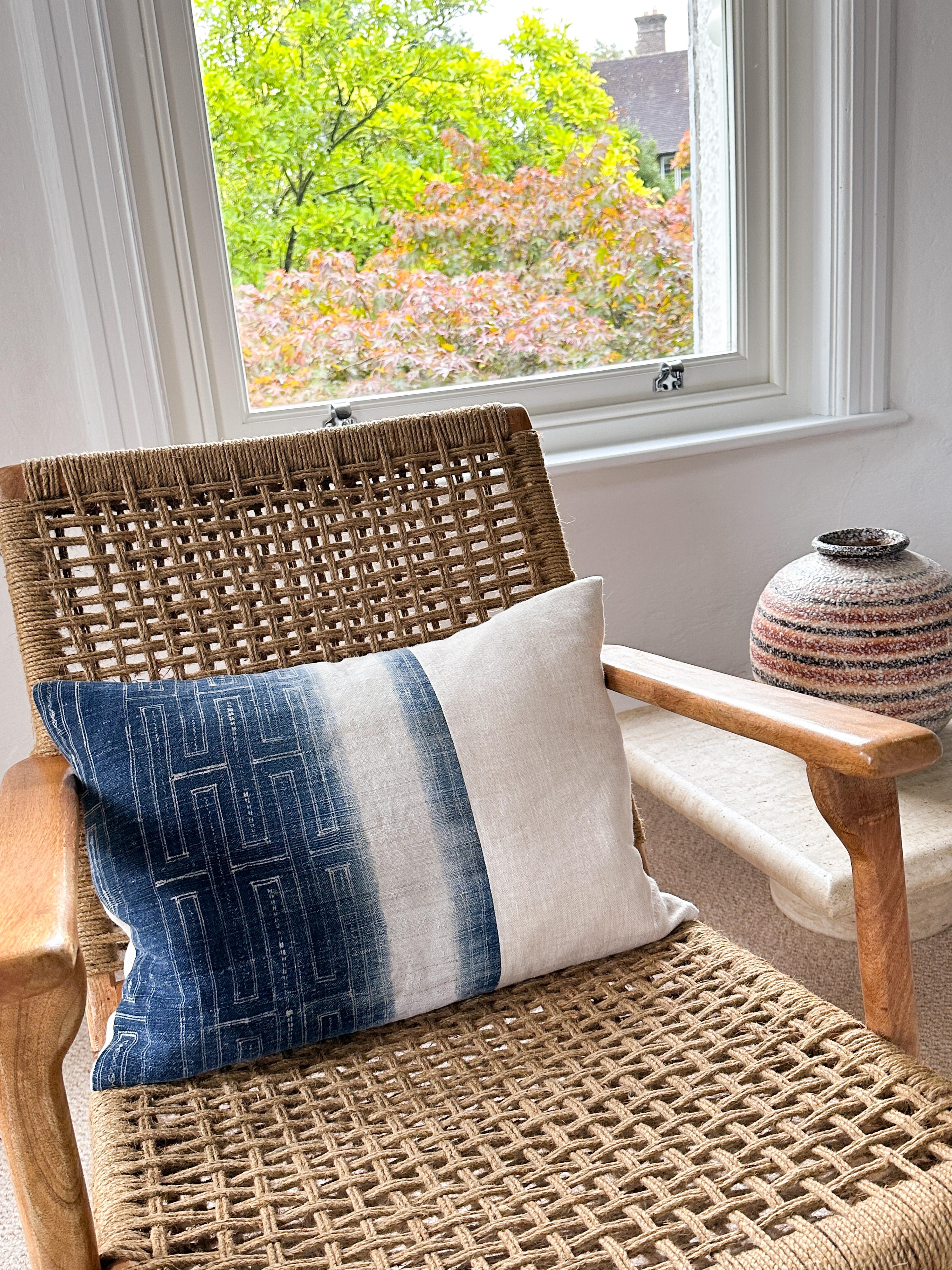 A beautiful and unique pillow (cushion) artisan made in Ireland hadn’t crafted from a combination of vintage Hmong fabric on the front and luxury Irish Linen on both the reverse and also side panels giving it a touch of patchwork. The Hmong tribes