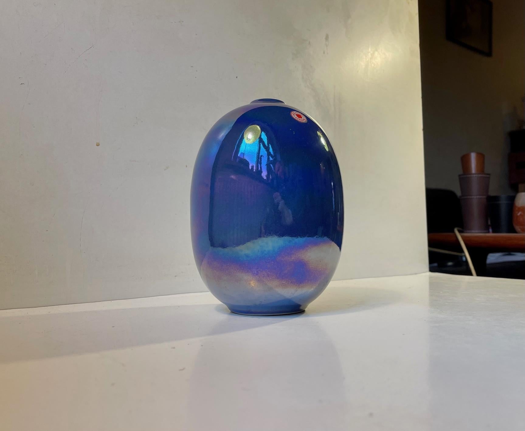 Mirror glazed Vase in an organic Egg shape. The high-gloss glaze is constantly changing colors depending on the light. It was manufactured and designed by Höganäs in Sweden during the 1970s. It is stamped by the manufacturer to the base.