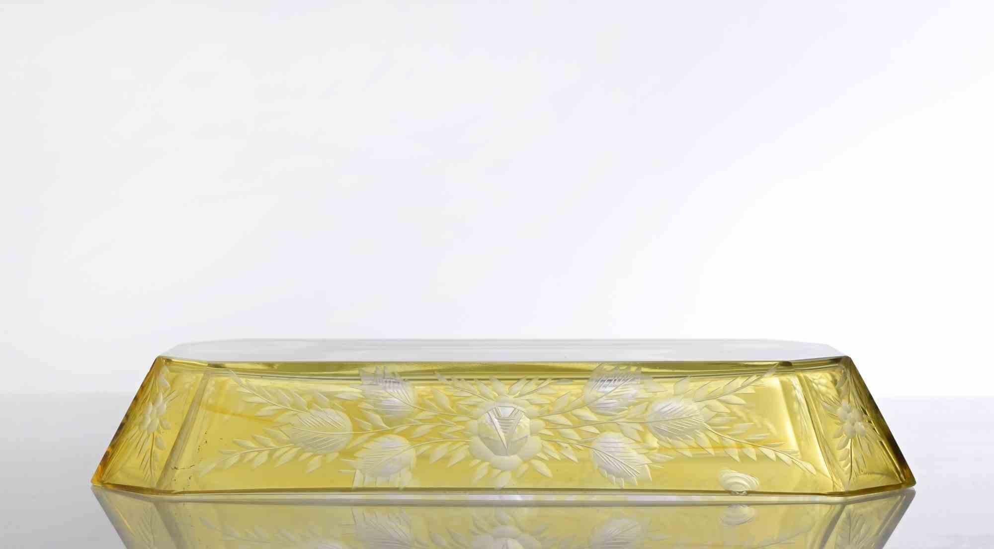 Soporte vintage con adornos florales

dimensiones h 3,5 cm x 23,5 x 10,5 cm.

Excelentes condiciones