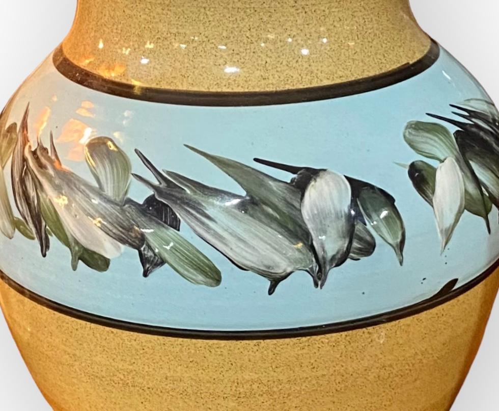 Vaso d'epoca in ceramica Holkham Birds Design Hand Made in Norfolk In condizioni buone in vendita a New Orleans, LA