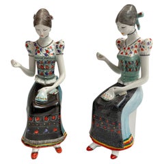 Figurilla vintage de porcelana Hollohaza "Bordadora", pintada a mano, Hungría, años 70