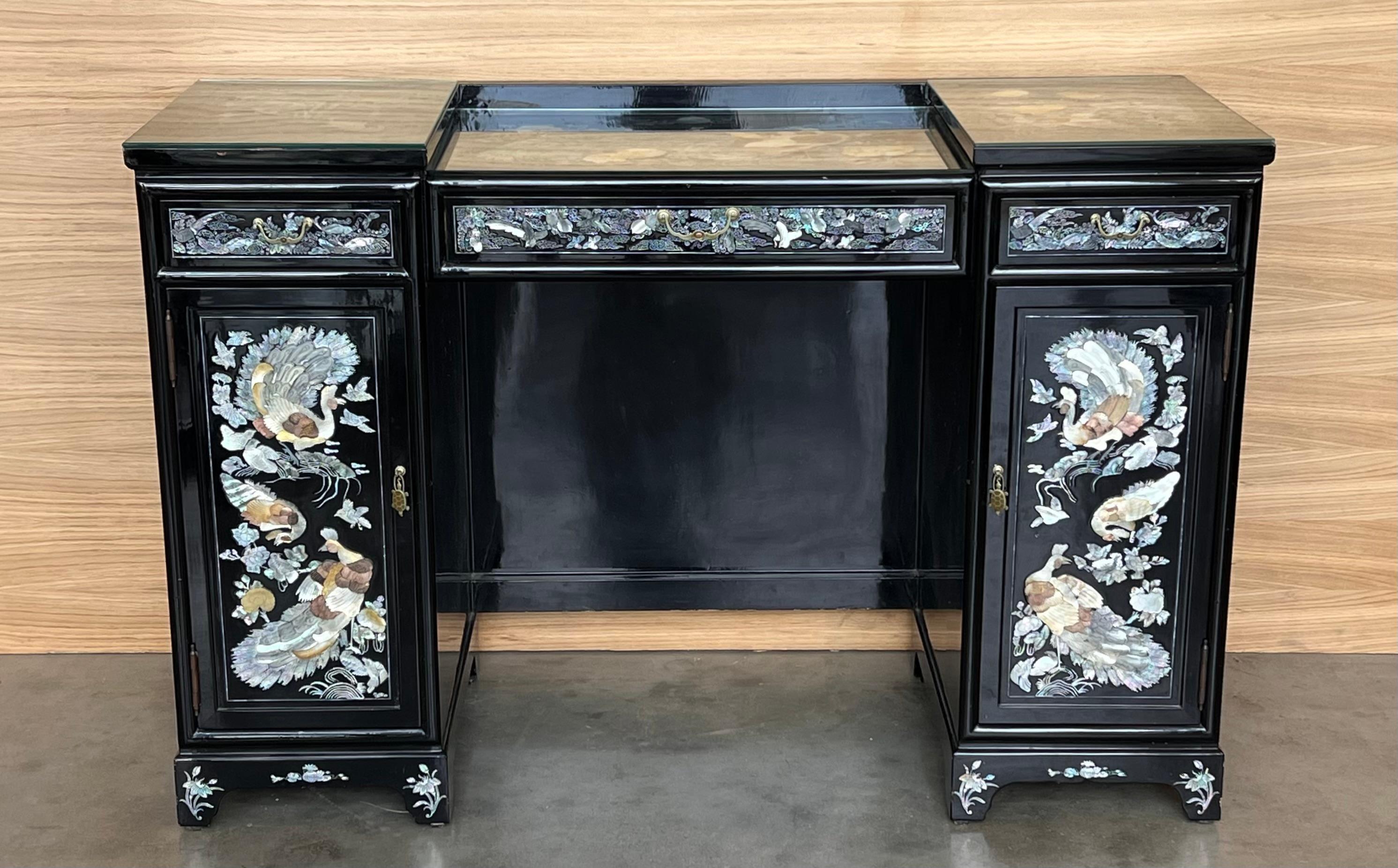 Vintage Hollywood Chinoiserie Black Lacquered Vanity or Desk Table In Good Condition In Miami, FL