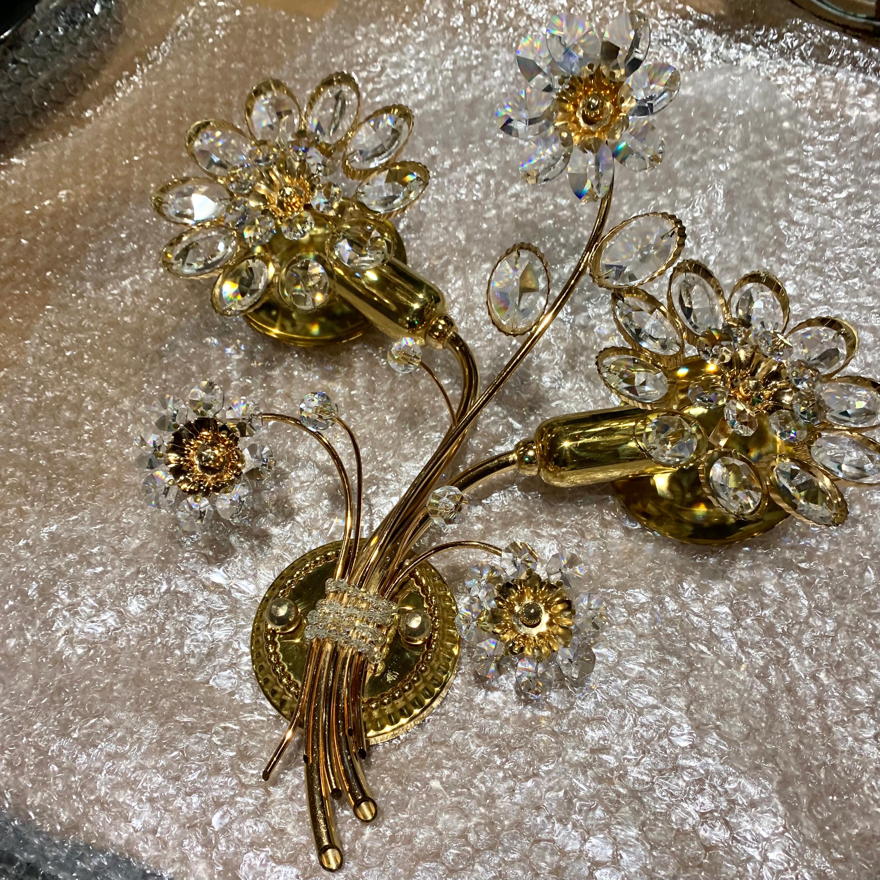 Lámpara de Pared Vintage Hollywood Regency, Oro de 24 Kilates, Cristal Palwa, Década de 1960 Moderno de mediados de siglo en venta