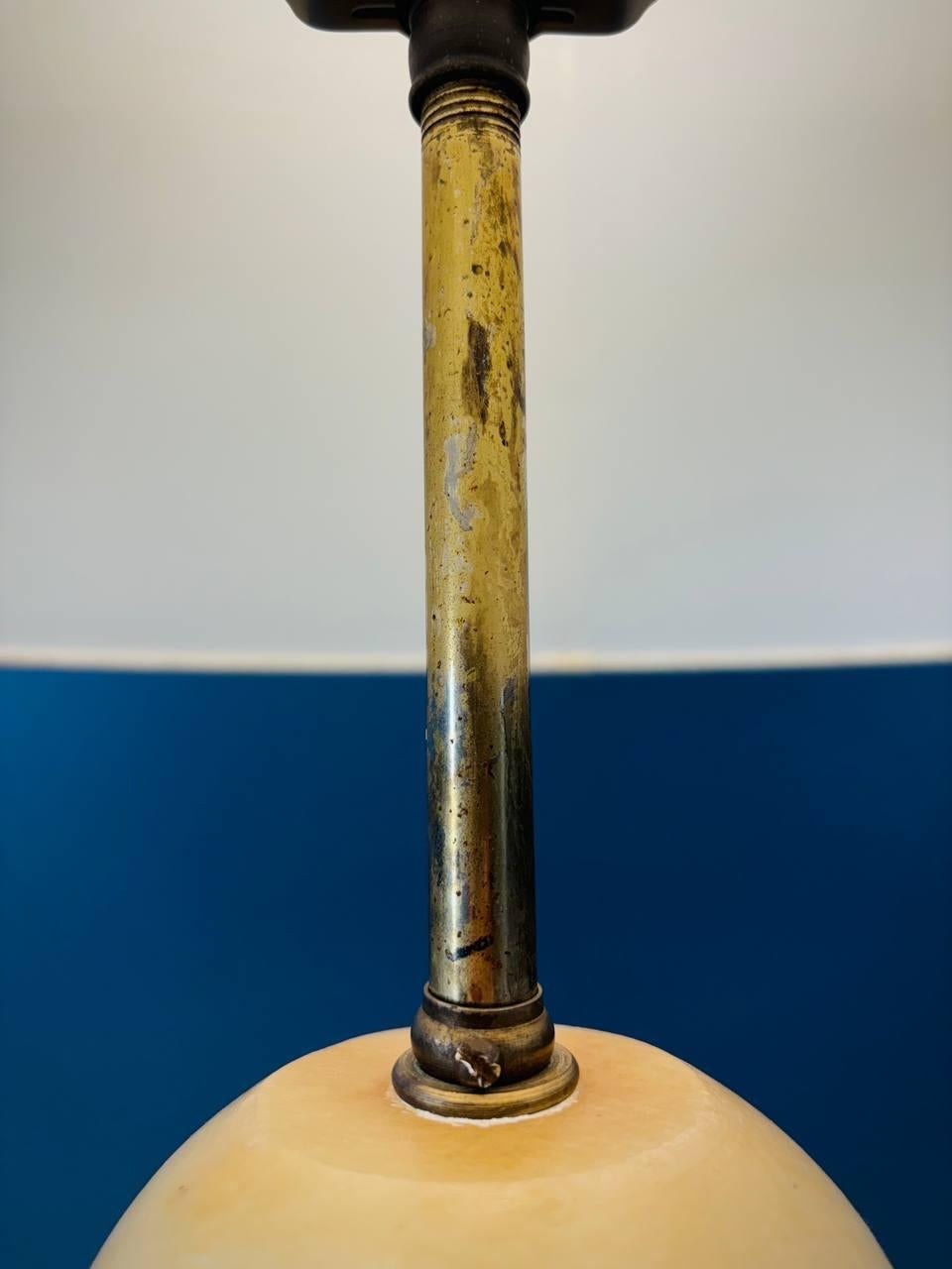 Lampe de bureau vintage Hollywood Regency en albâtre en vente 4