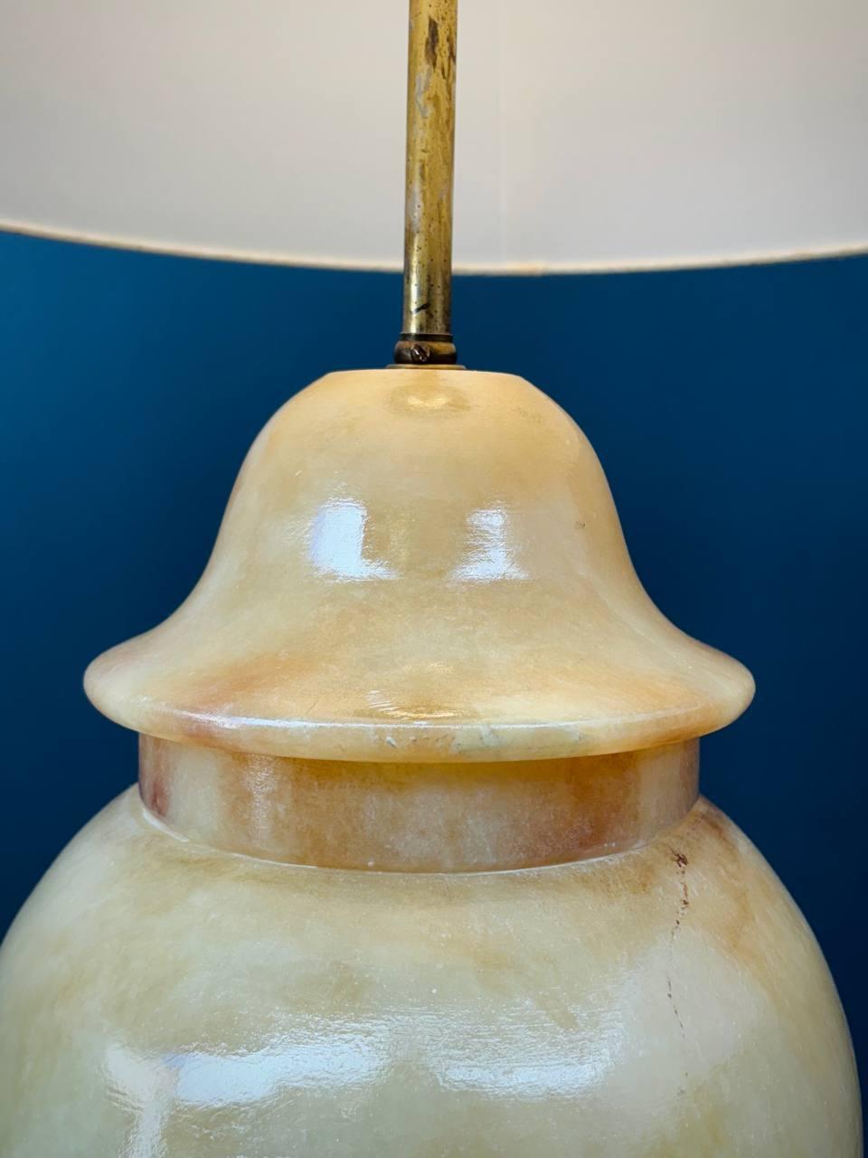 Lampe de bureau vintage Hollywood Regency en albâtre en vente 1