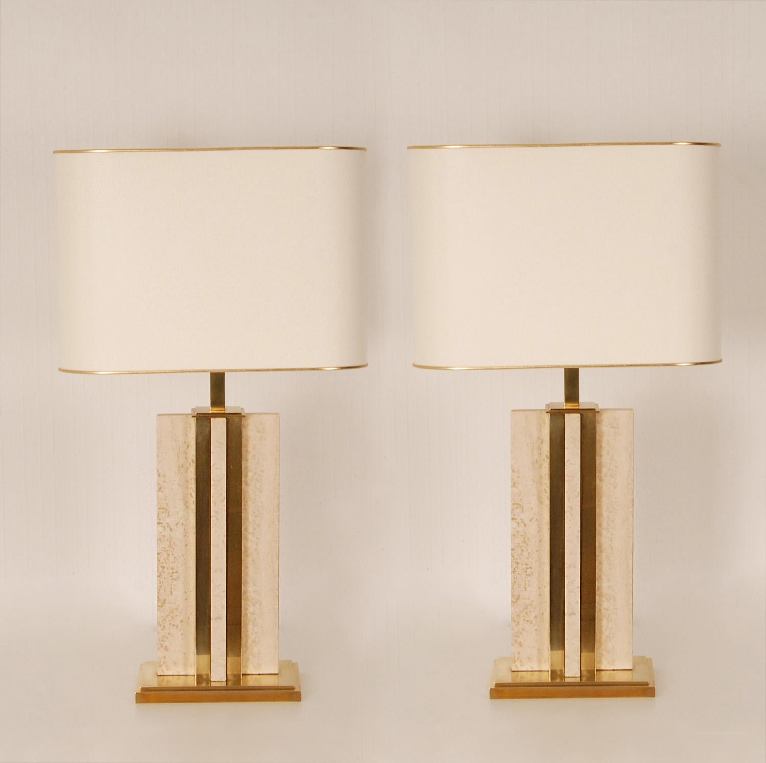 Vintage Hollywood Regency Beige Marble Travertine Gold Brass Table Lamps a Pair  For Sale 2