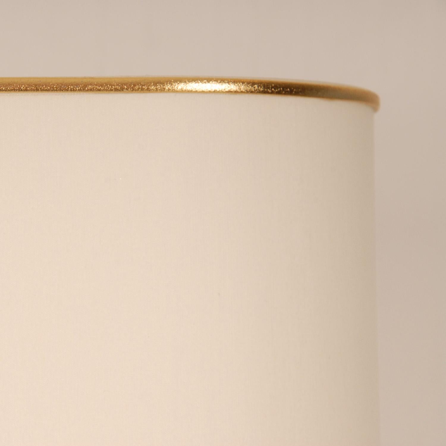 Hollywood Regency-Tischlampen aus beigem Marmor, Travertin, Gold und Messing, Paar  (Europäisch) im Angebot