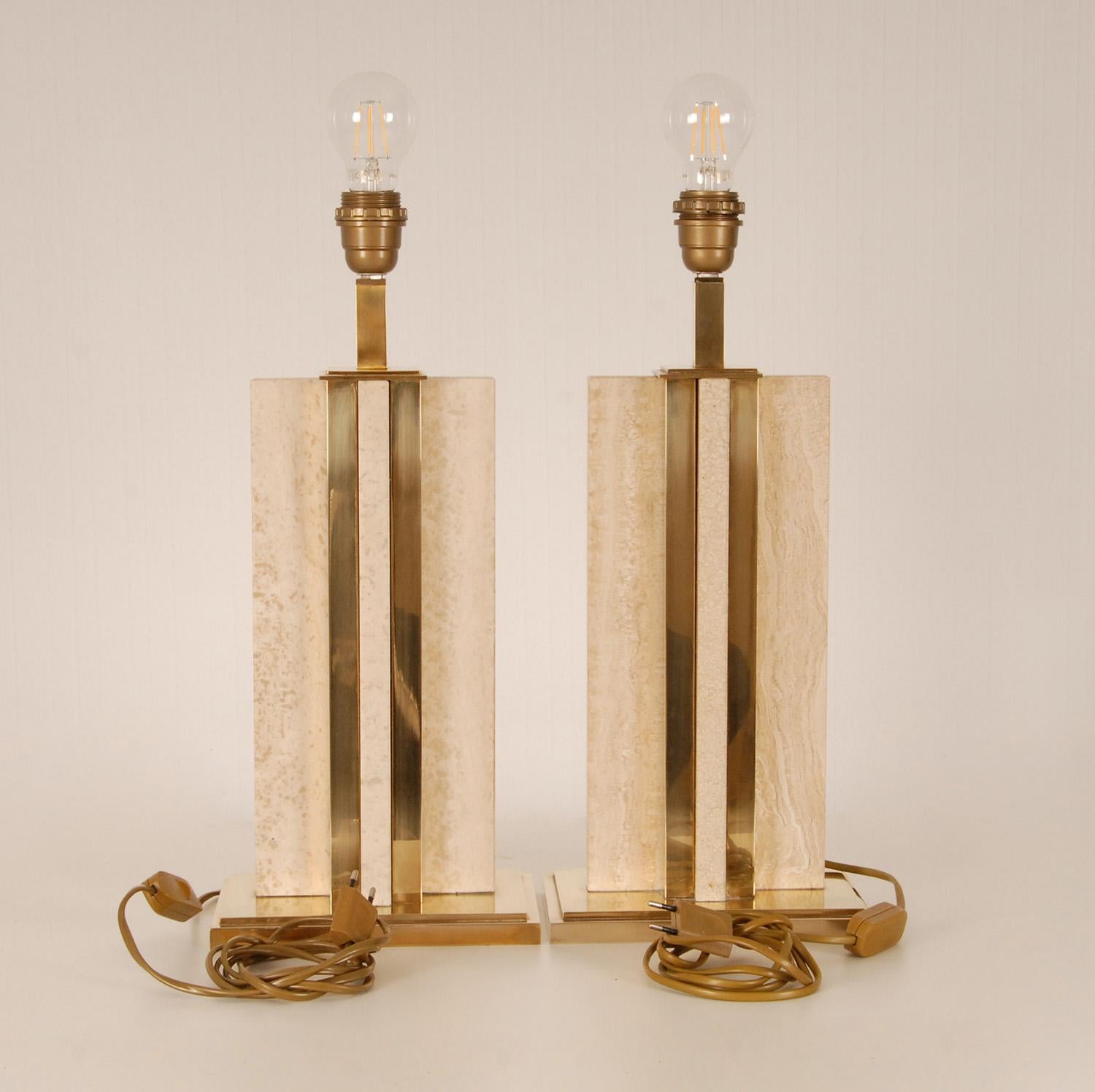 Carved Vintage Hollywood Regency Beige Marble Travertine Gold Brass Table Lamps a Pair  For Sale