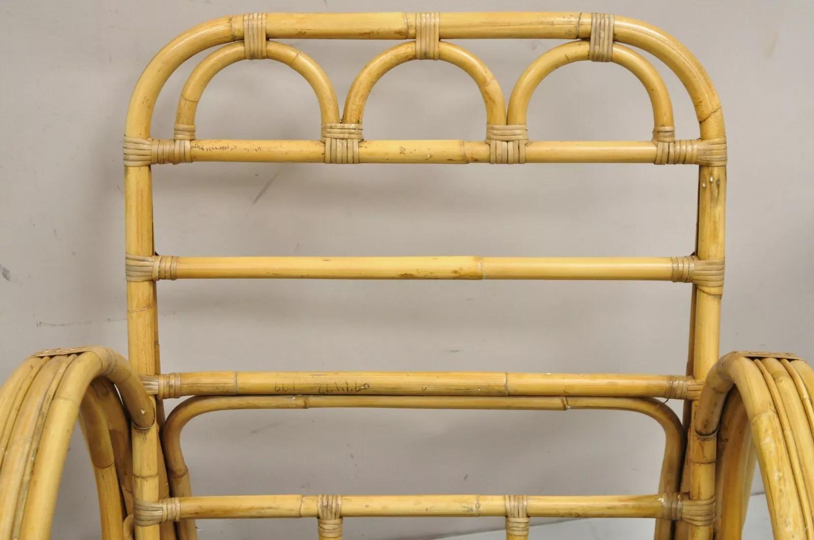 Vintage Hollywood Regency Bambú curvado Ratán mimbre Pretzel Lounge Sillas - Pareja en Bueno estado para la venta en Philadelphia, PA