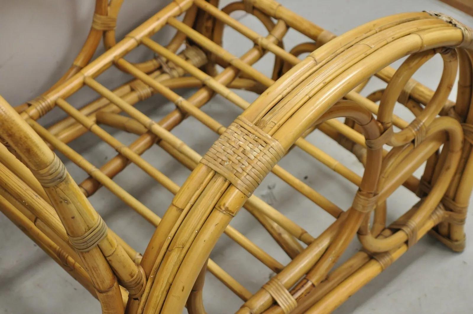 Vintage Hollywood Regency Bambú curvado Ratán mimbre Pretzel Lounge Sillas - Pareja en venta 2