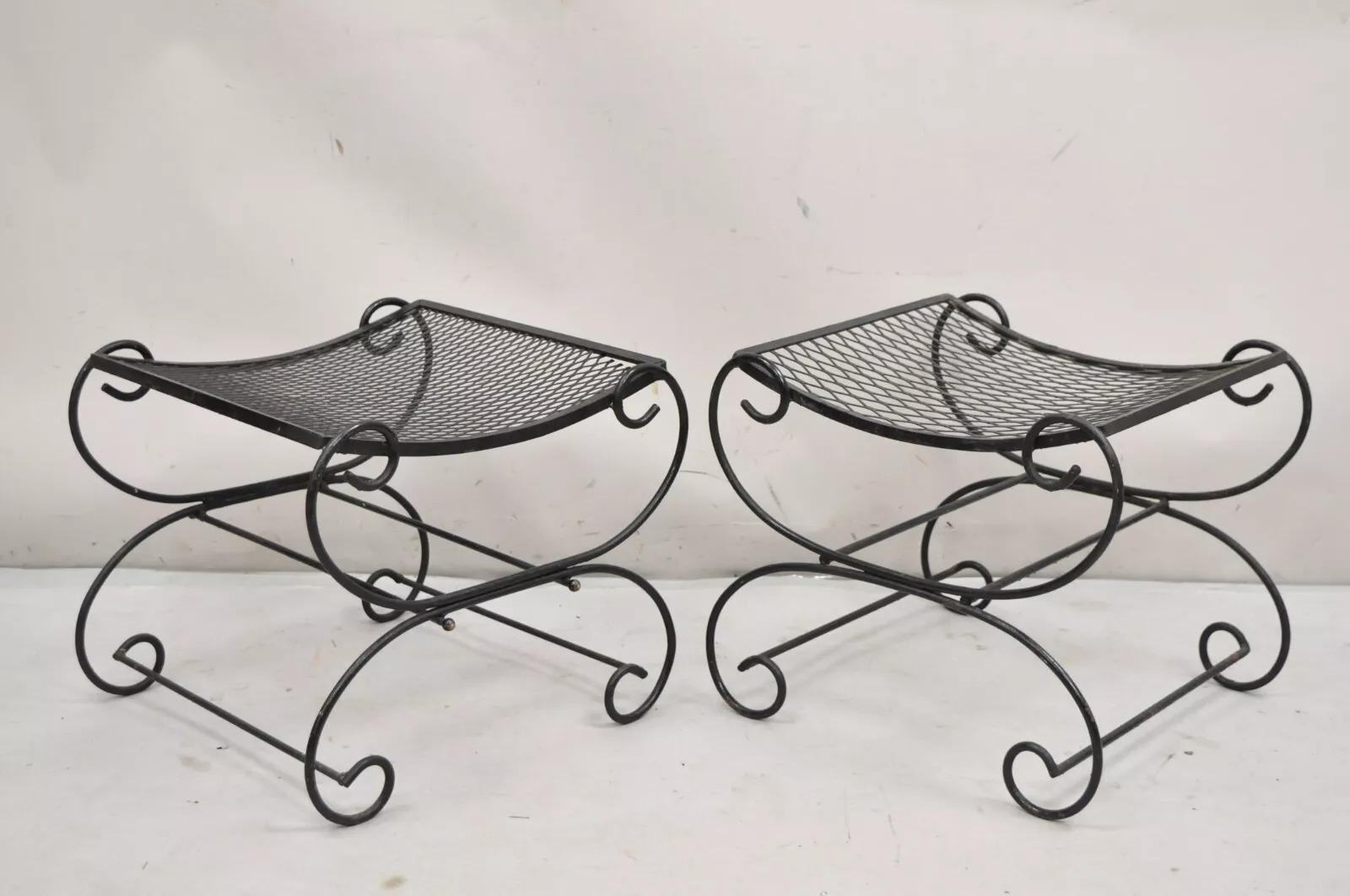 Banc vintage Hollywood Regency en fer forgé noir à enroulement Curule (A) en vente 4