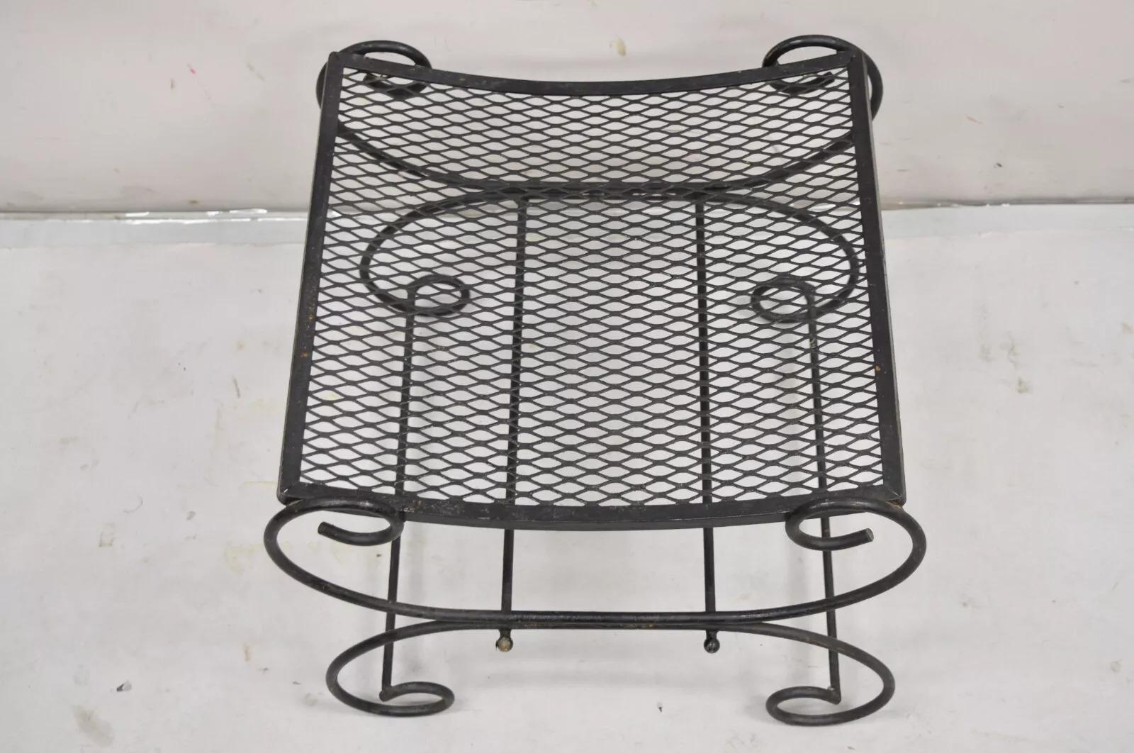 Inconnu Banc vintage Hollywood Regency en fer forgé noir à enroulement Curule (A) en vente