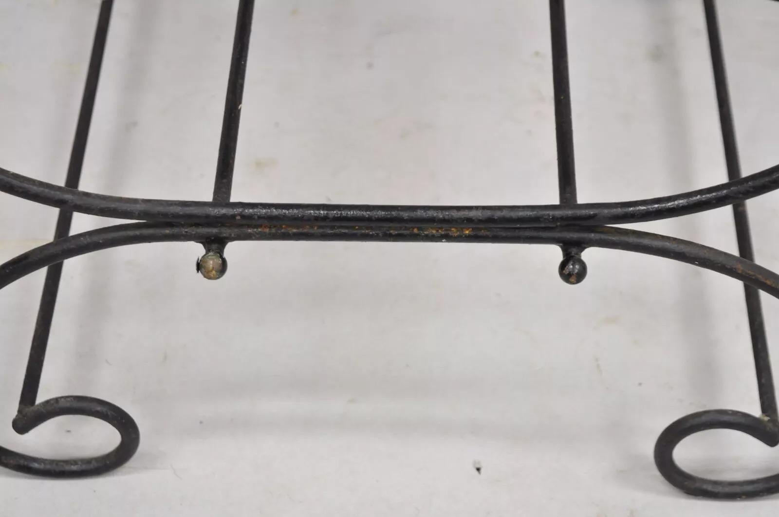 20ième siècle Banc vintage Hollywood Regency en fer forgé noir à enroulement Curule (A) en vente