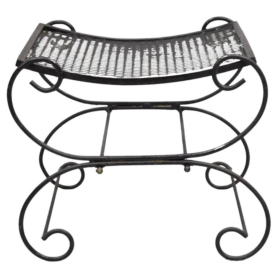 Schwarze schmiedeeiserne Curule-Schnörkelbank im Hollywood-Regency-Stil (A)