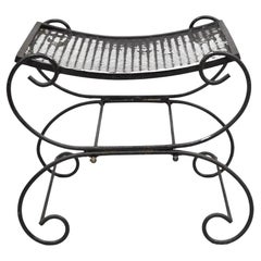 Schwarze schmiedeeiserne Curule-Schnörkelbank im Hollywood-Regency-Stil (A)