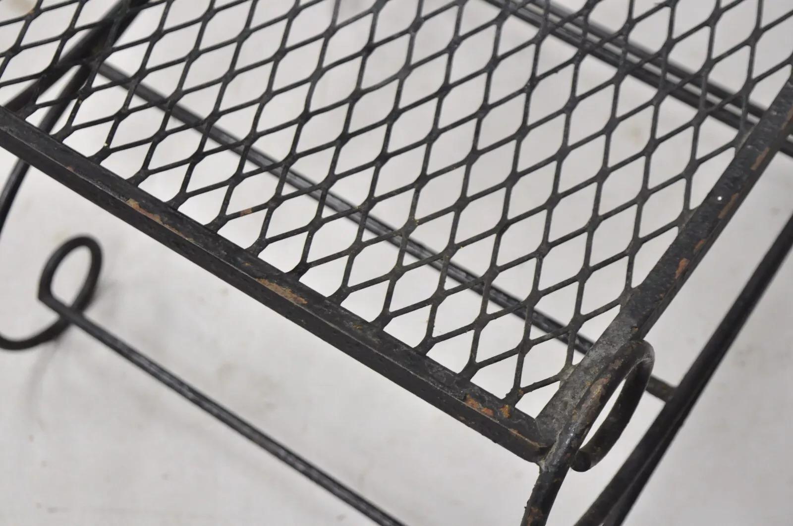 Fer forgé Vintage Hollywood Regency Black Wrought Iron Curule Scrolling Bench (B) en vente