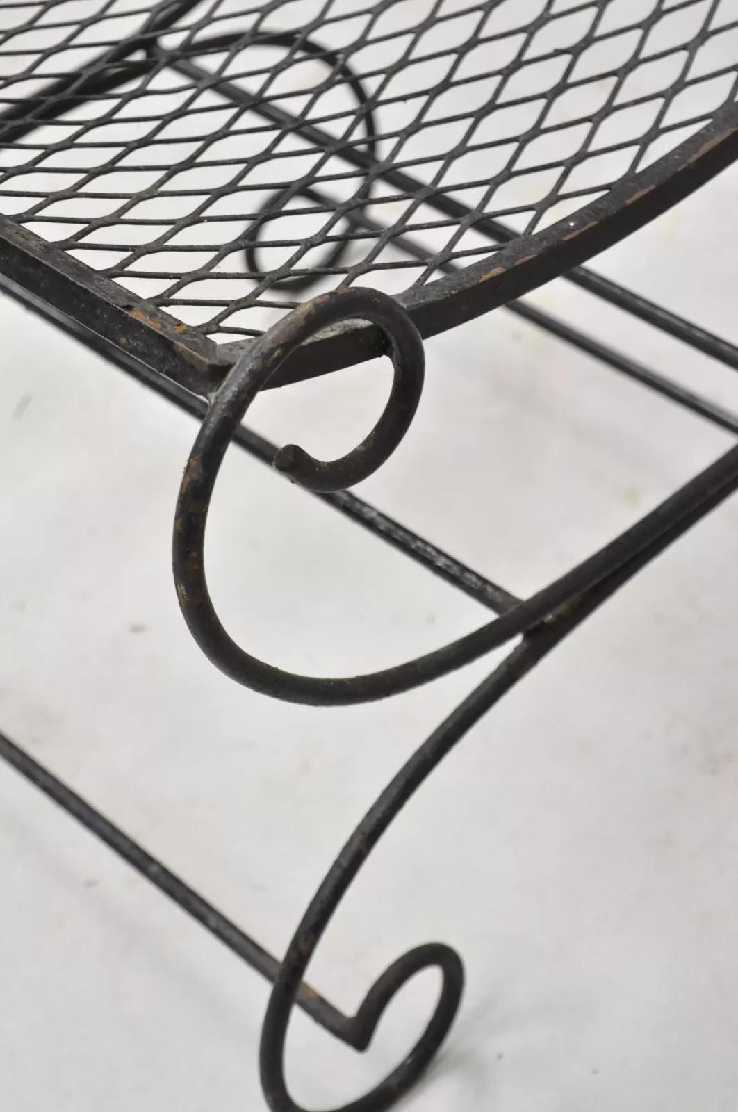 Vintage Hollywood Regency Black Wrought Iron Curule Scrolling Bench (B) en vente 3