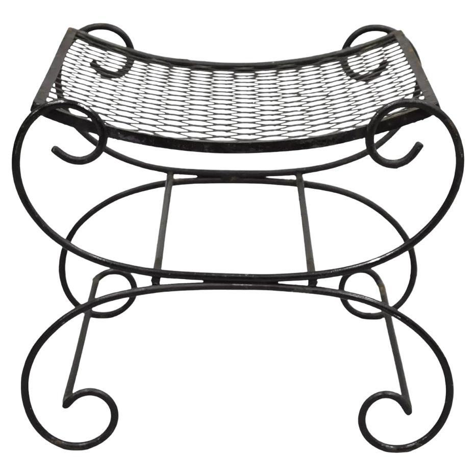 Schwarze schmiedeeiserne Curule-Schnörkelbank im Hollywood-Regency-Stil (B)