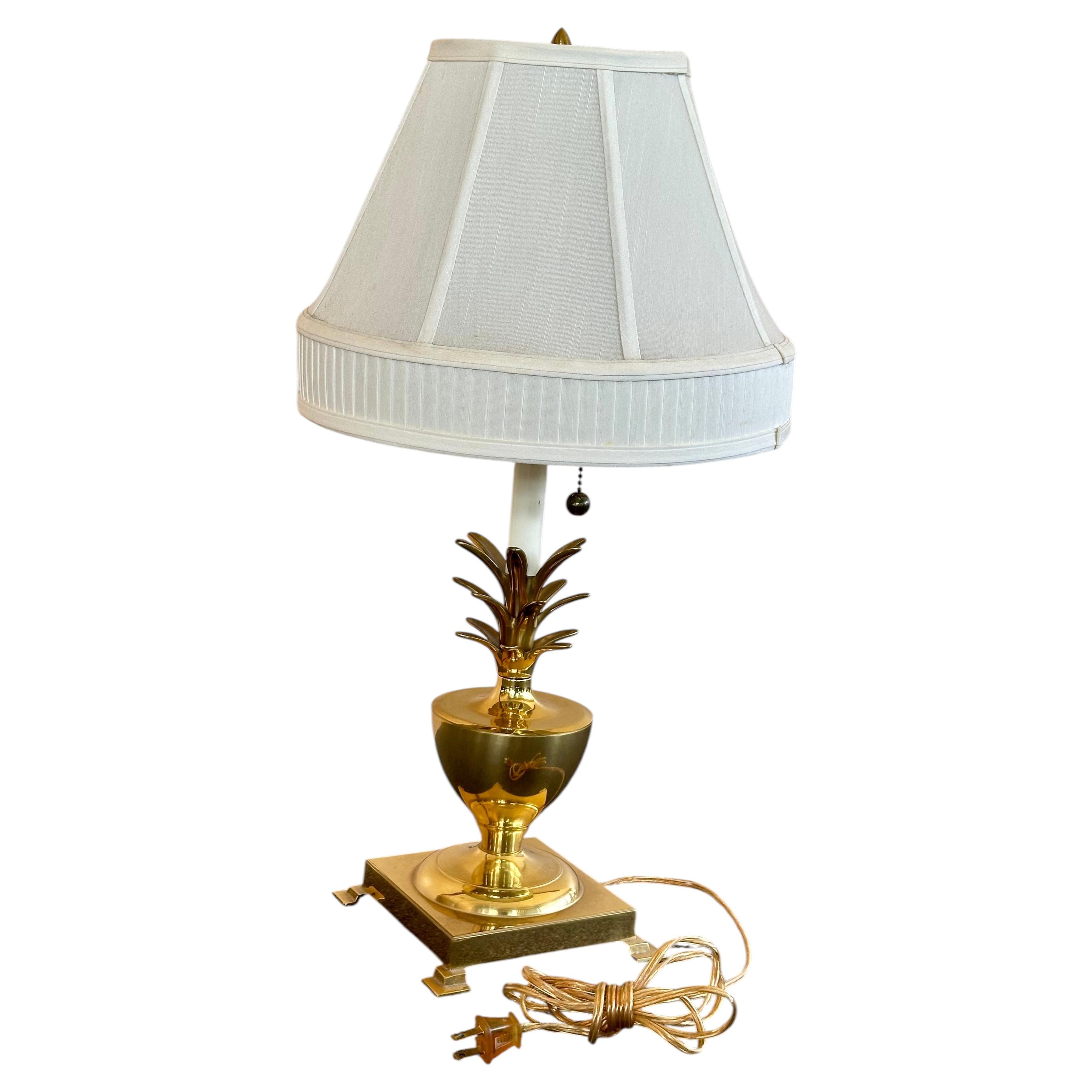 Vintage Hollywood Regency Bombay Company Brass Pineapple Table Lamp For Sale