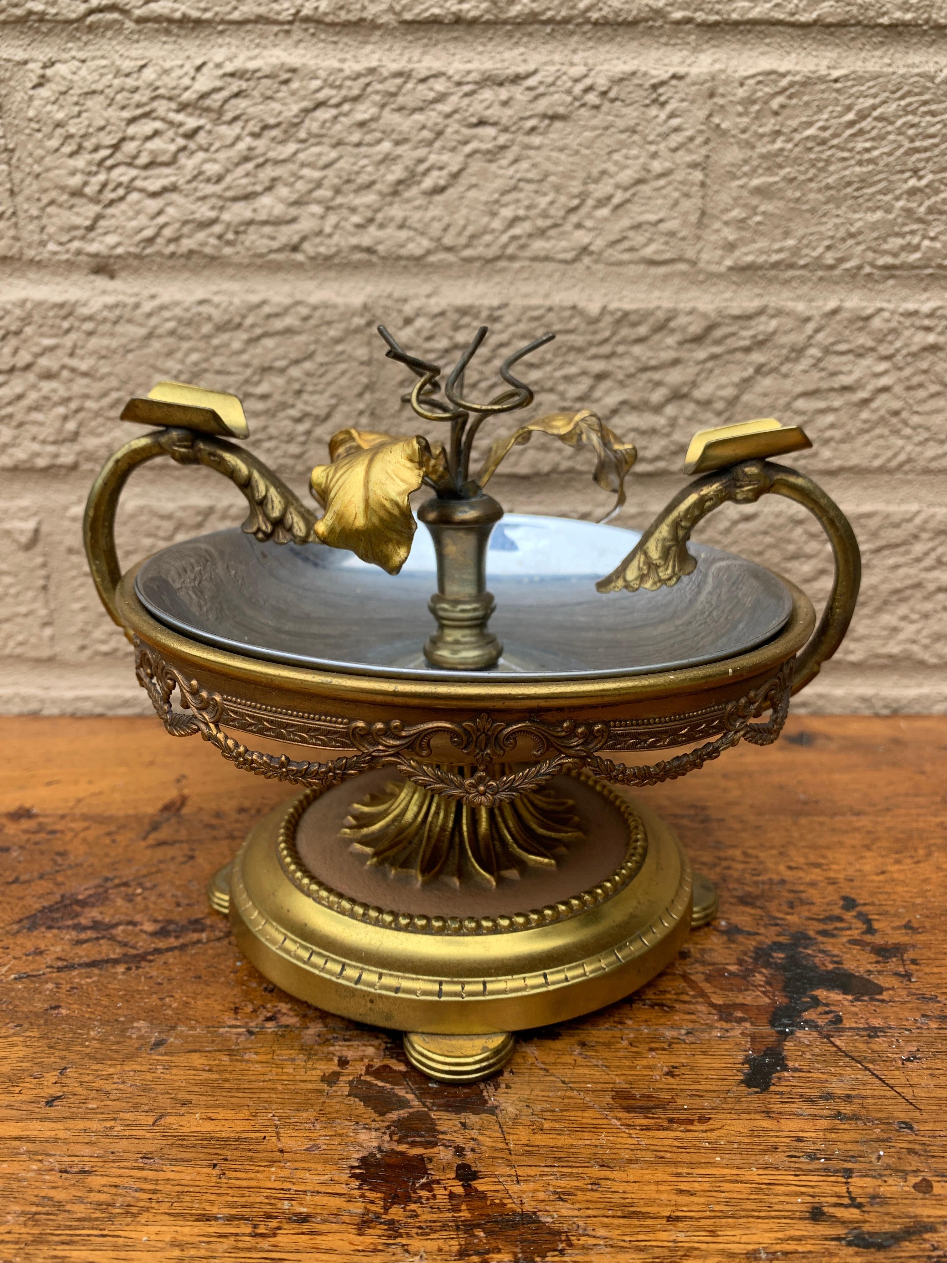 Vintage Hollywood Regency Aschenbecher aus Messing und Chrom mit Blumenmuster im Angebot 5