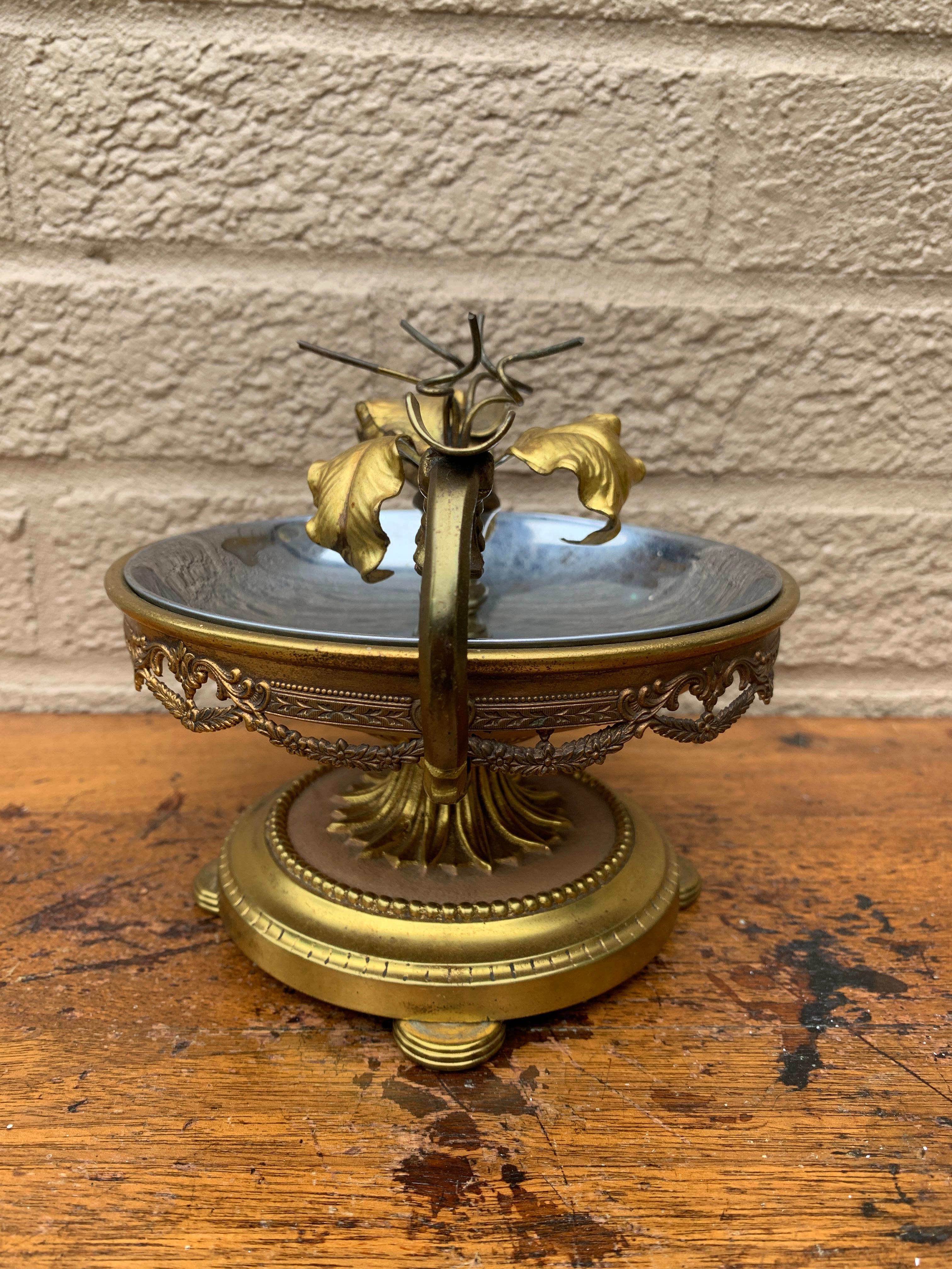 Vintage Hollywood Regency Aschenbecher aus Messing und Chrom mit Blumenmuster im Angebot 6