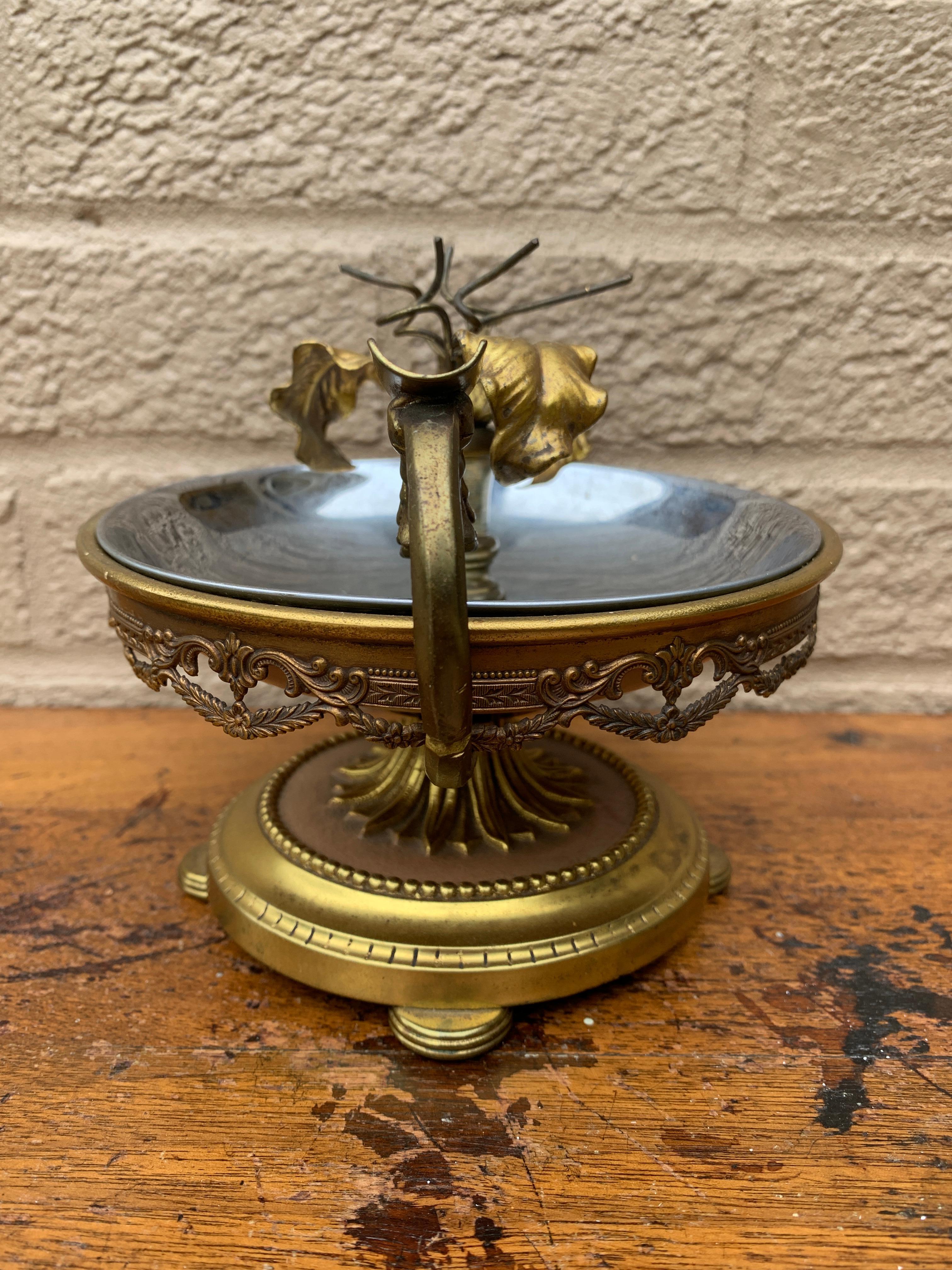 Vintage Hollywood Regency Aschenbecher aus Messing und Chrom mit Blumenmuster im Angebot 4