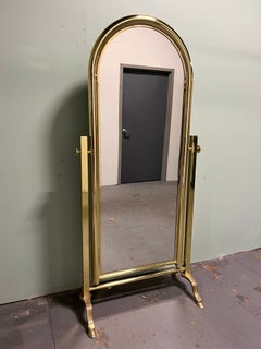 Specchio chevale d'ottone vintage Hollywood Regency Piedi di zoccolo