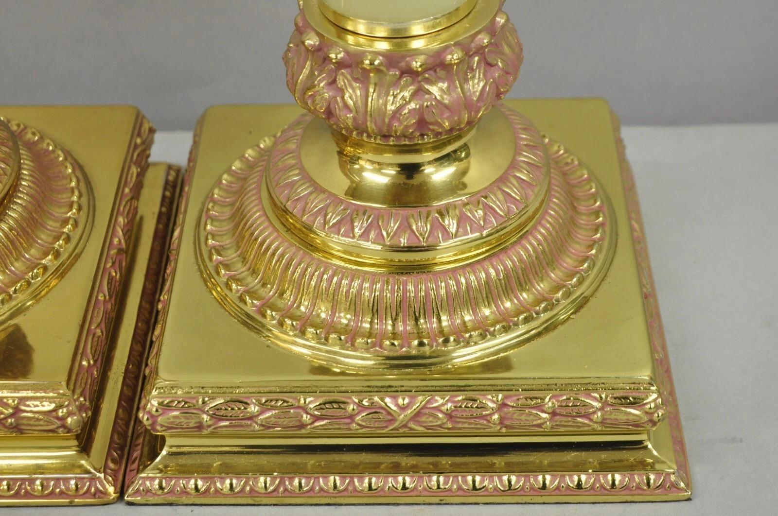 Lampade da tavolo vintage Hollywood Regency in ottone con colonna impero, verde, rosa e oro - Coppia in vendita 5
