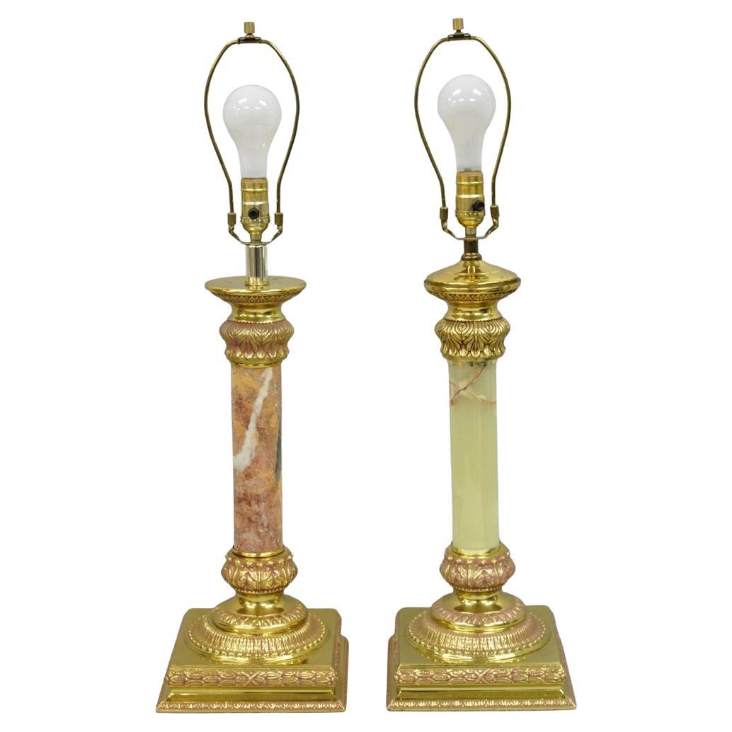 Lampade da tavolo vintage Hollywood Regency in ottone con colonna impero, verde, rosa e oro - Coppia in vendita