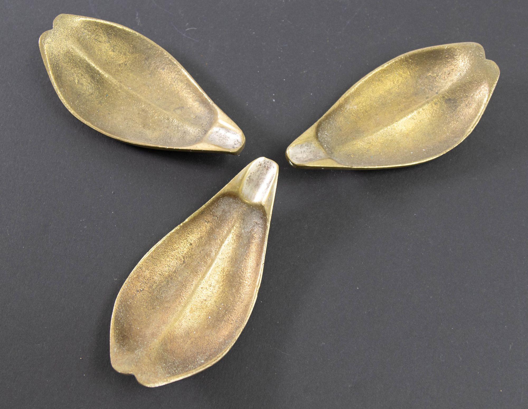Vintage Hollywood Regency Brass Leaf Petal Ashtrays - Set of 3 6