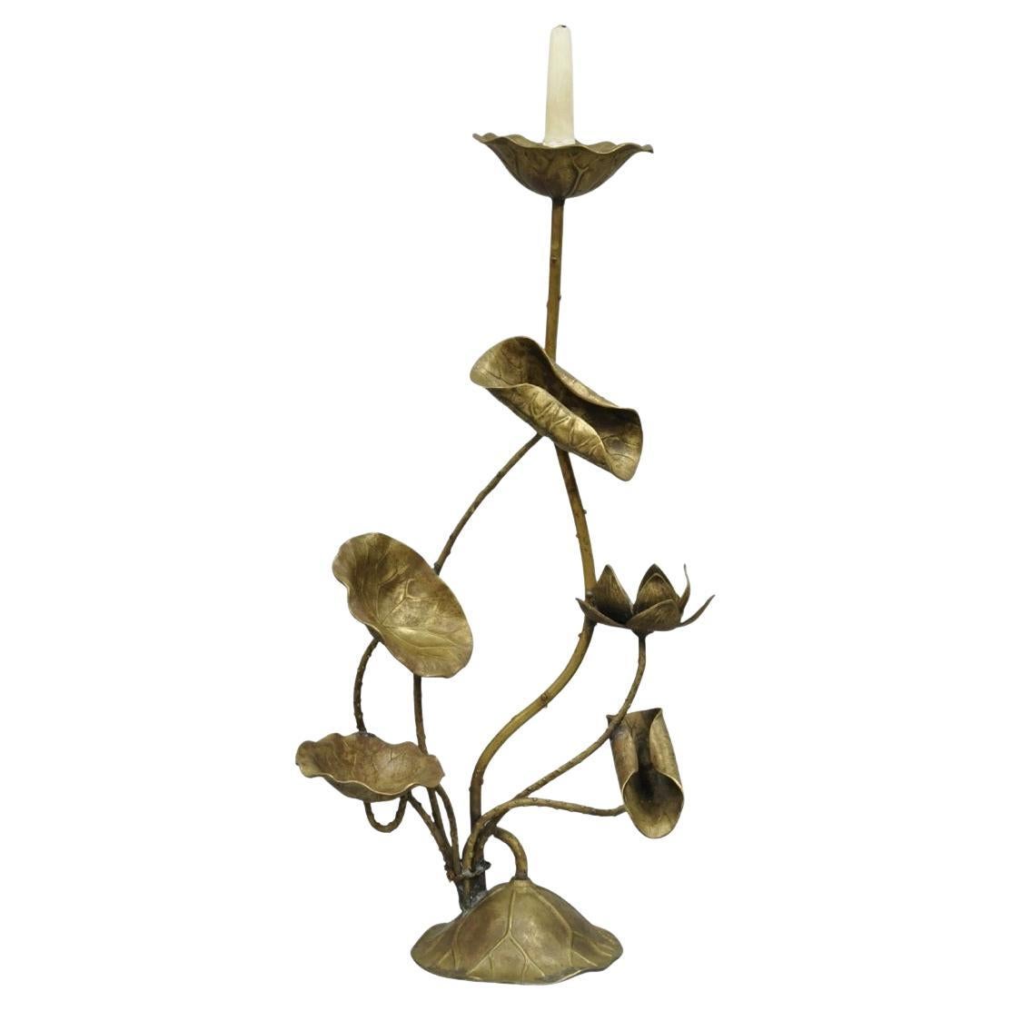 Portacandele singolo vintage Hollywood Regency in ottone con foglie di loto e ninfea
