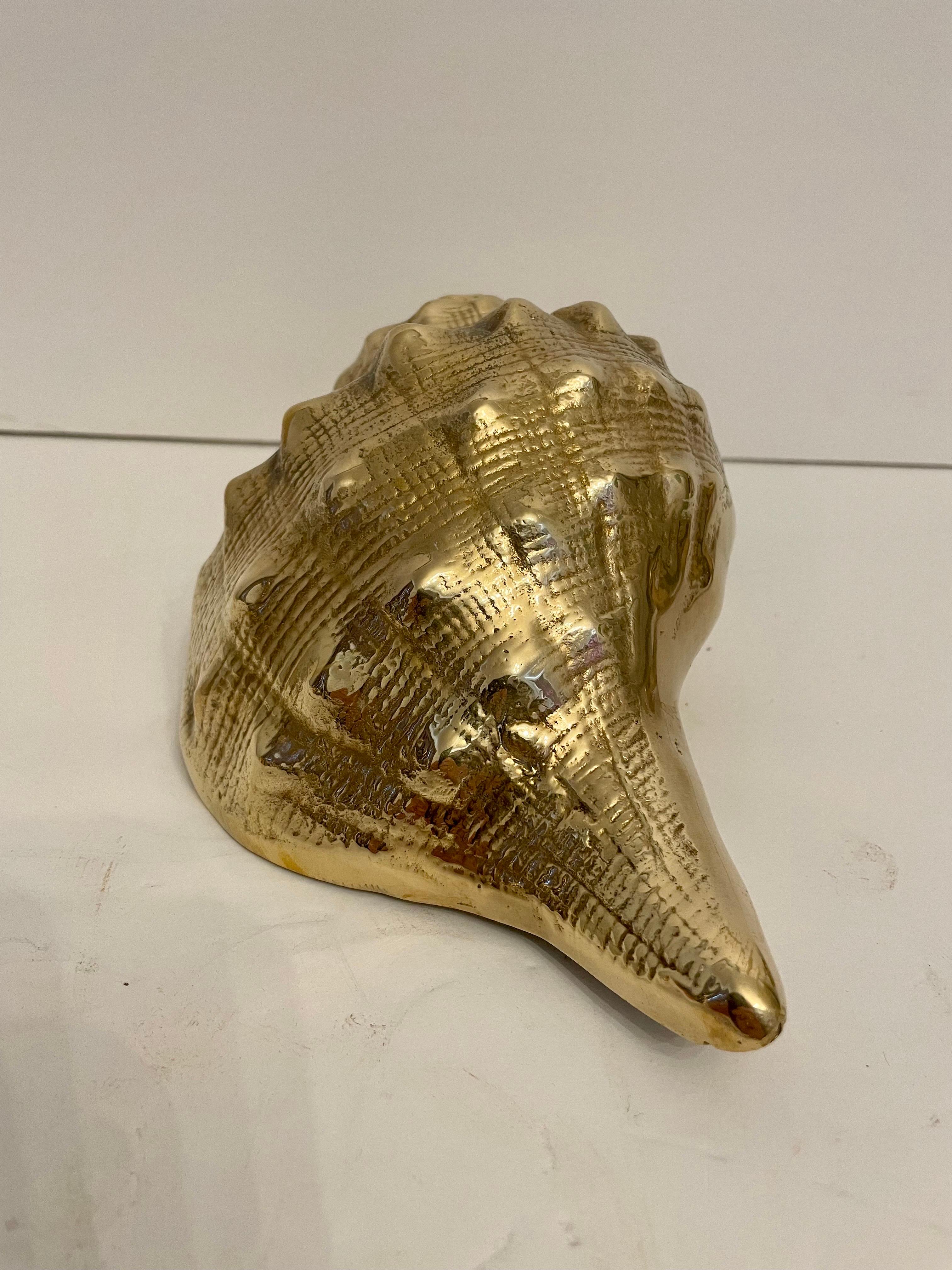 Vintage Hollywood Regency Brass Seashell Sculpture In Good Condition For Sale In New York, NY