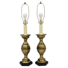 Paire de chandeliers de table en laiton bruni Vintage Hollywood Regency