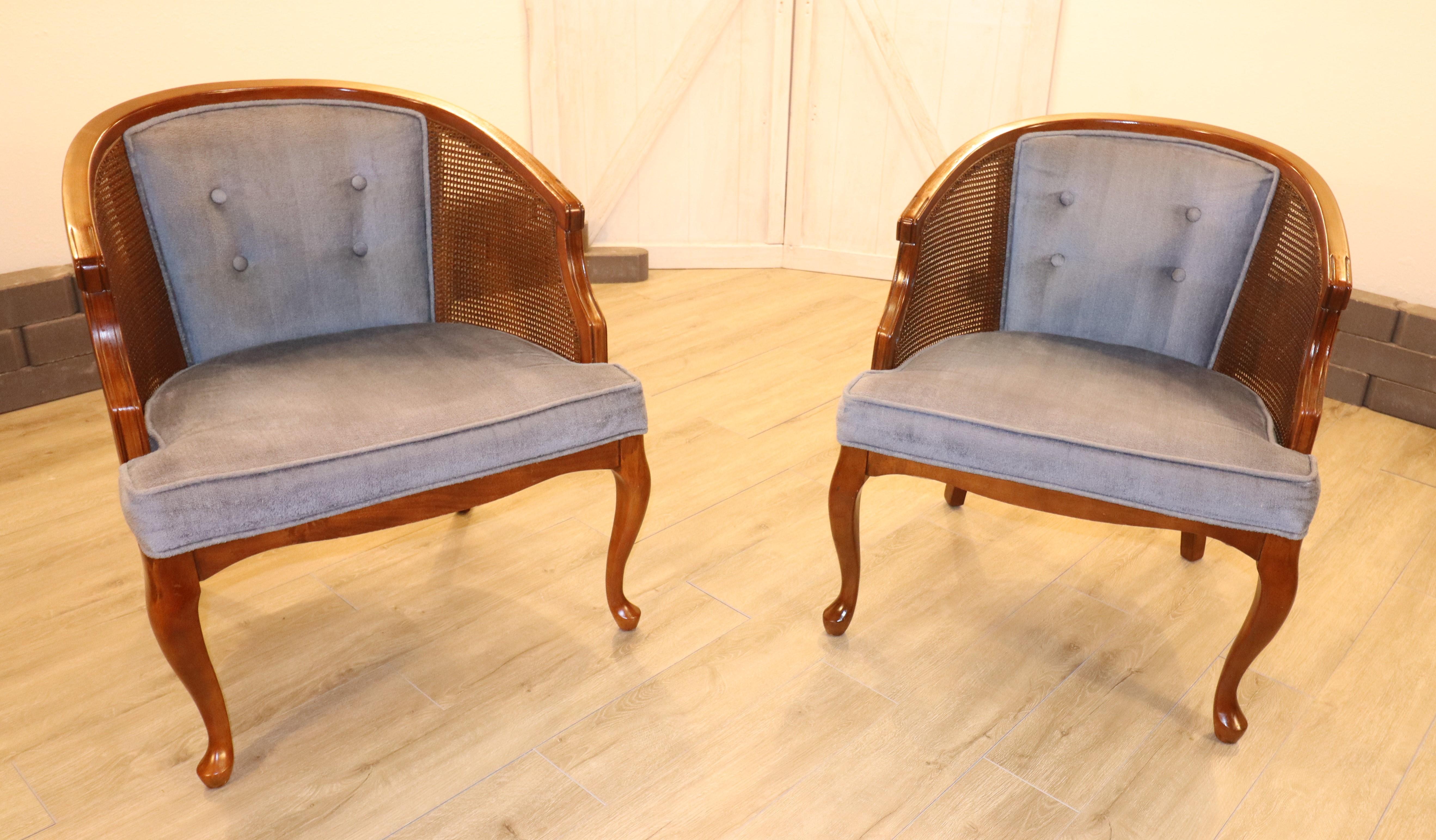 Vintage Hollywood Regency Cane Back Chairs Regencia de Hollywood en venta
