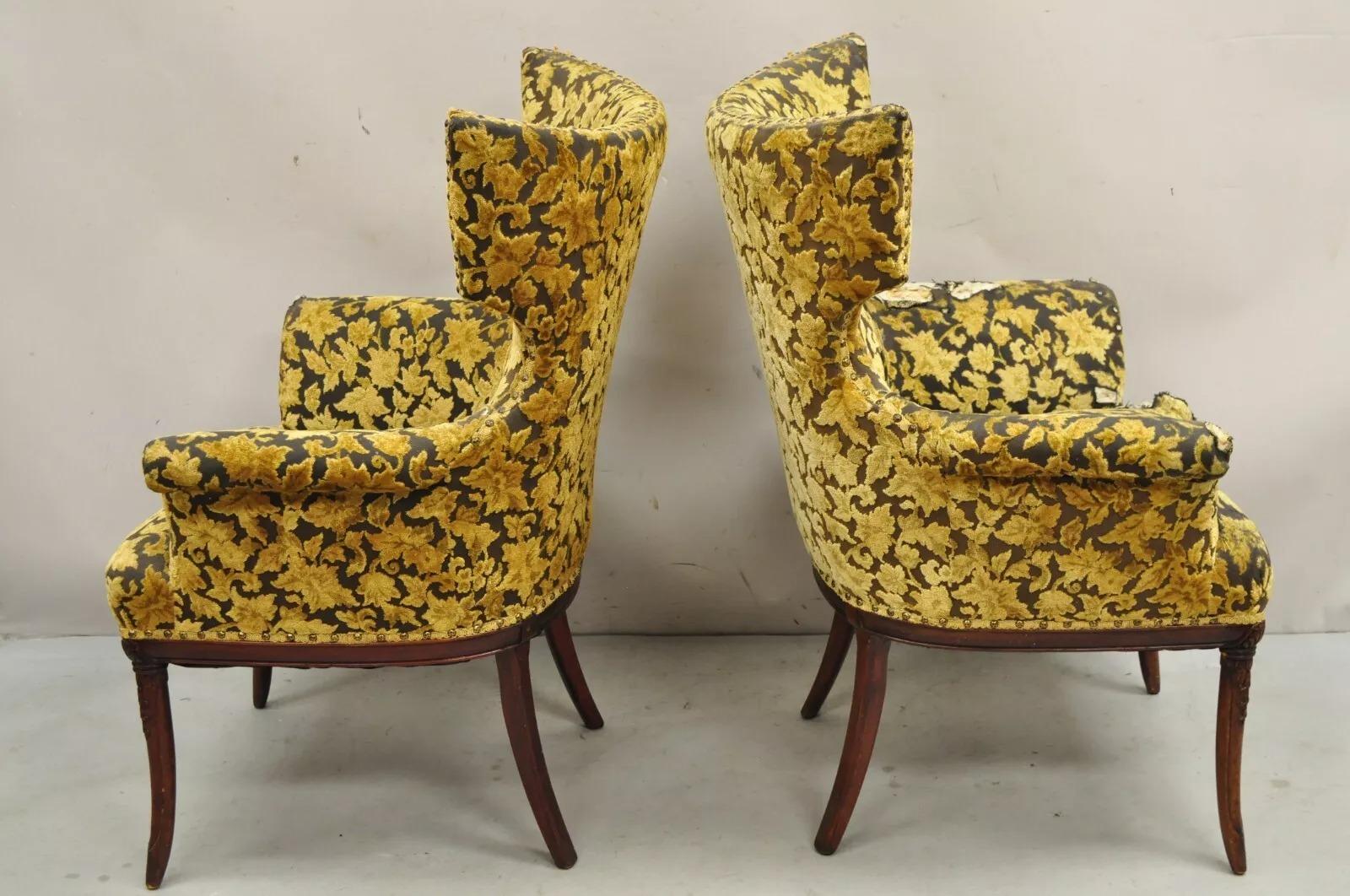 Chaises longues de cheminée à dossier en acajou sculpté, Vintage Hollywood Regency - Paire en vente 4