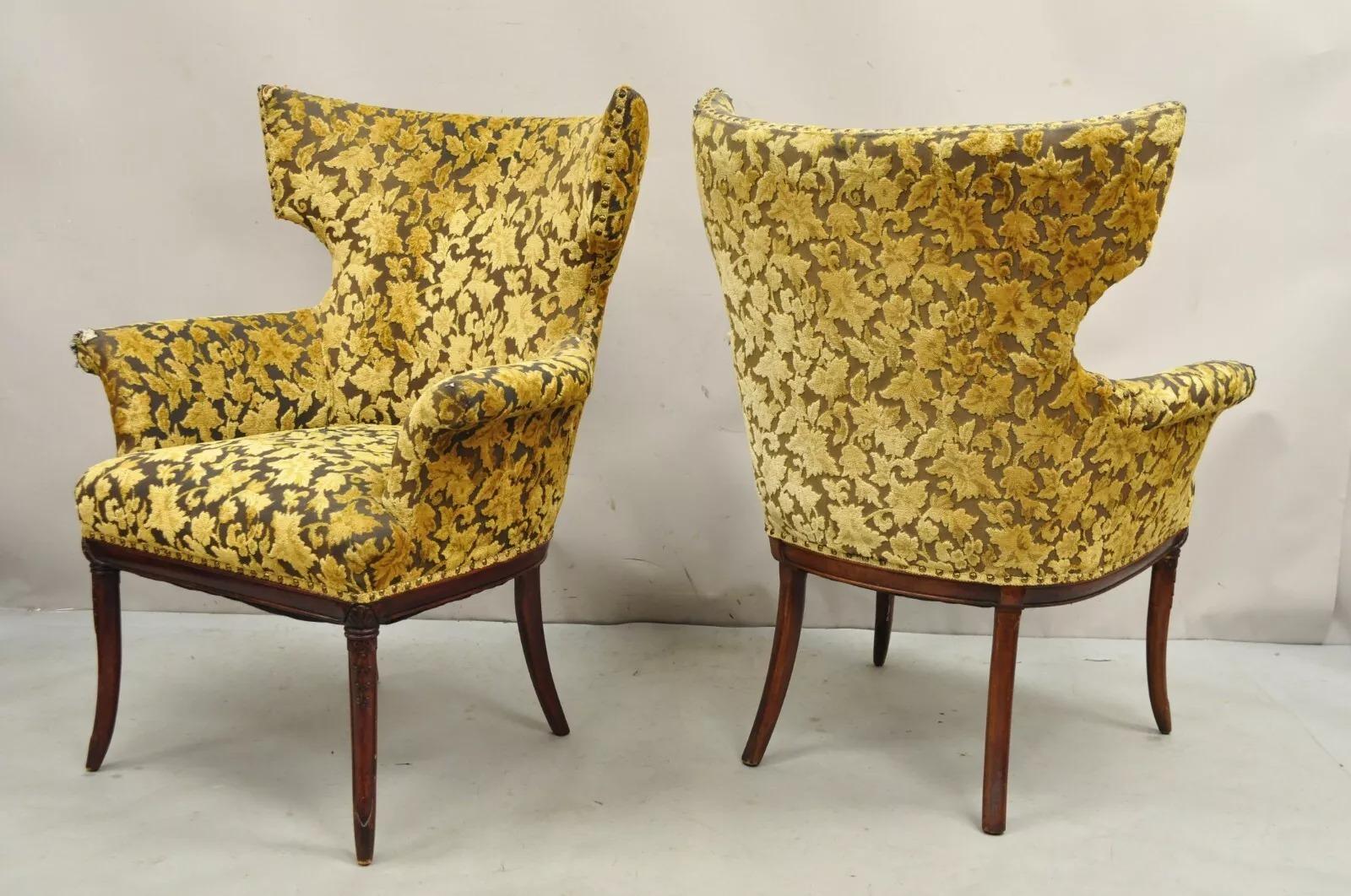 Inconnu Chaises longues de cheminée à dossier en acajou sculpté, Vintage Hollywood Regency - Paire en vente