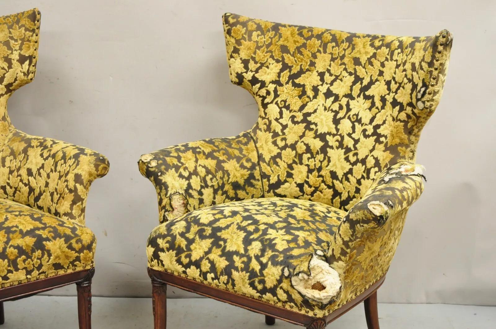 20ième siècle Chaises longues de cheminée à dossier en acajou sculpté, Vintage Hollywood Regency - Paire en vente