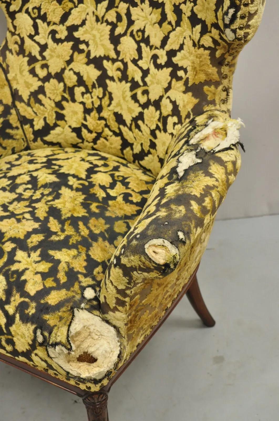 Acajou Chaises longues de cheminée à dossier en acajou sculpté, Vintage Hollywood Regency - Paire en vente