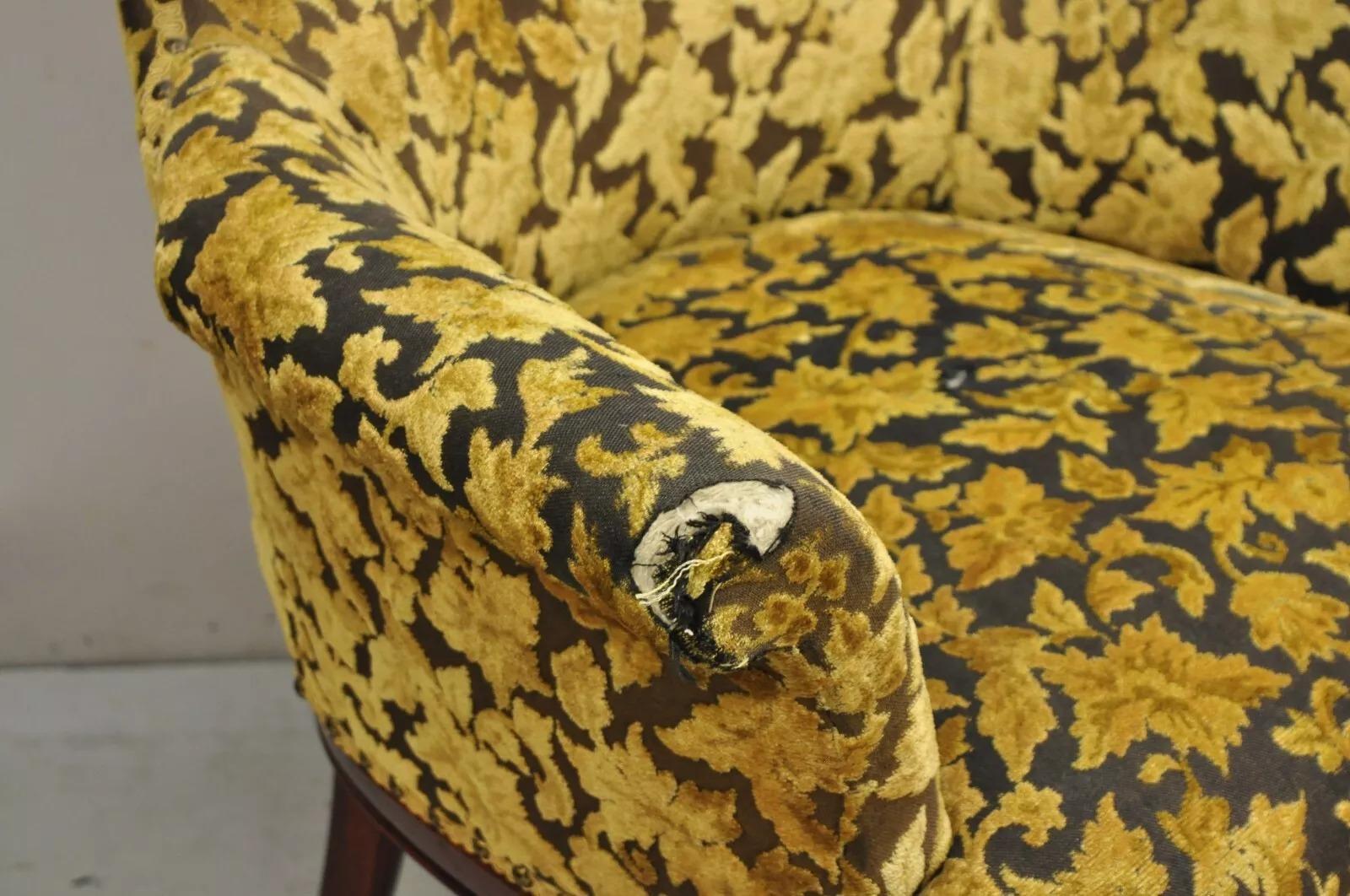 Chaises longues de cheminée à dossier en acajou sculpté, Vintage Hollywood Regency - Paire en vente 2