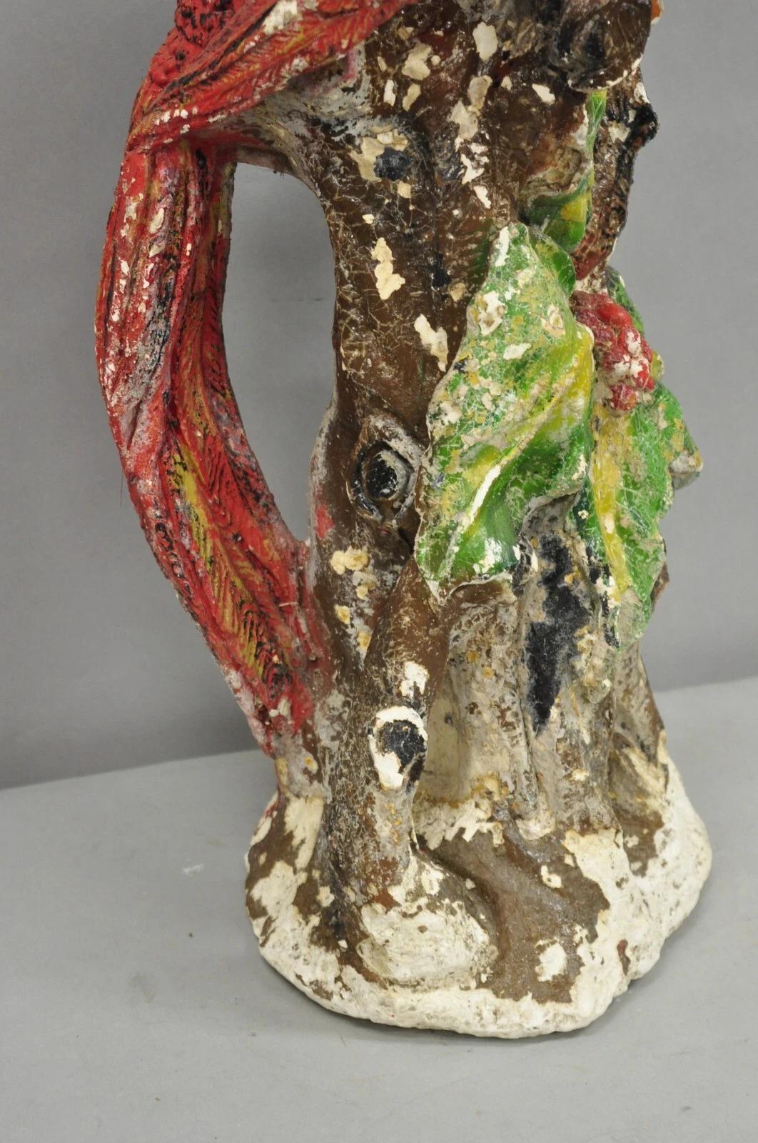 XX secolo Statua vintage di Hollywood Regency in gesso rosso di pappagallo tropicale Macaw da 29 pollici in vendita