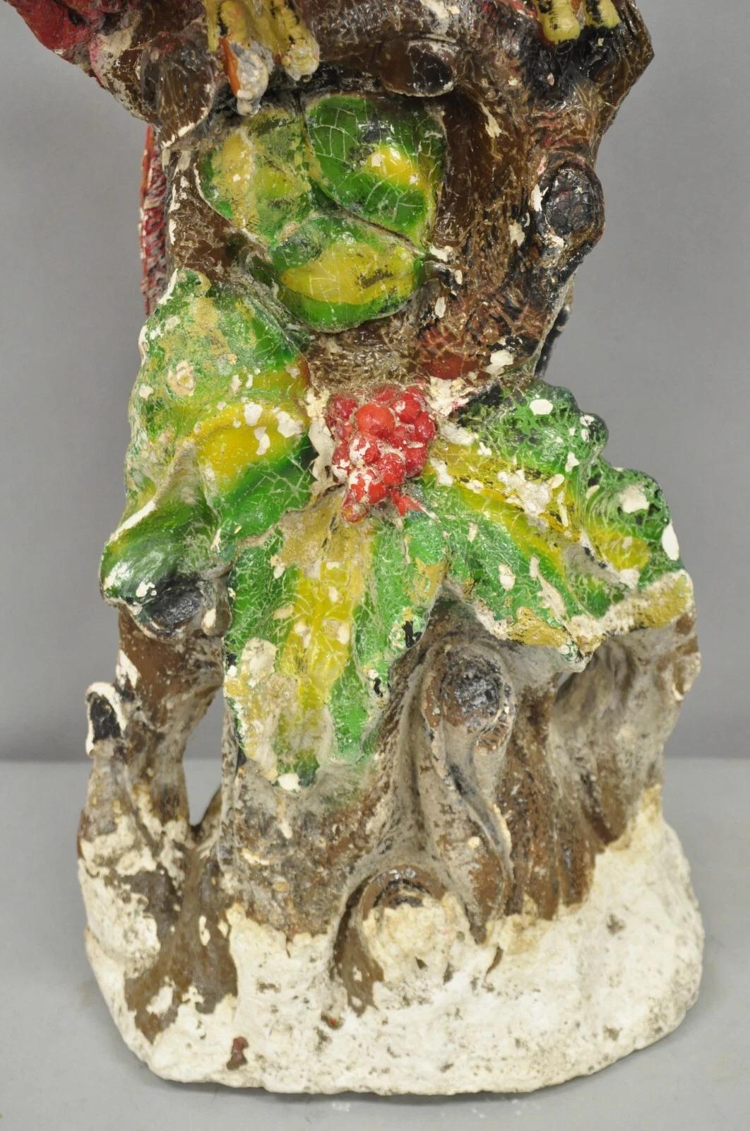 Intonaco Statua vintage di Hollywood Regency in gesso rosso di pappagallo tropicale Macaw da 29 pollici in vendita