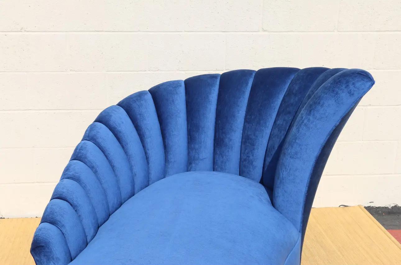 Chaise longue vintage Hollywood Regency à dossier cannelé en vente 4