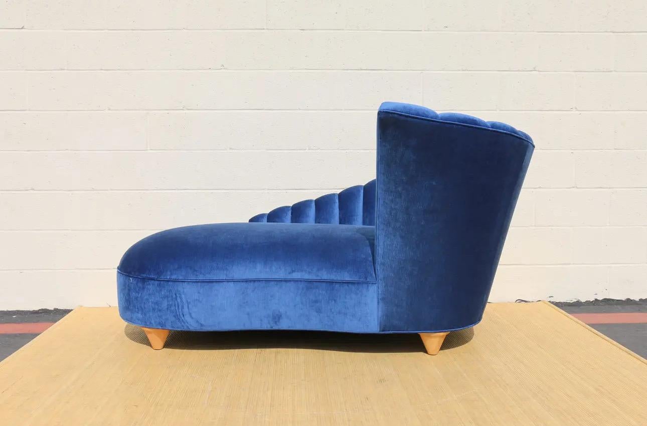 Fin du 20e siècle Chaise longue vintage Hollywood Regency à dossier cannelé en vente