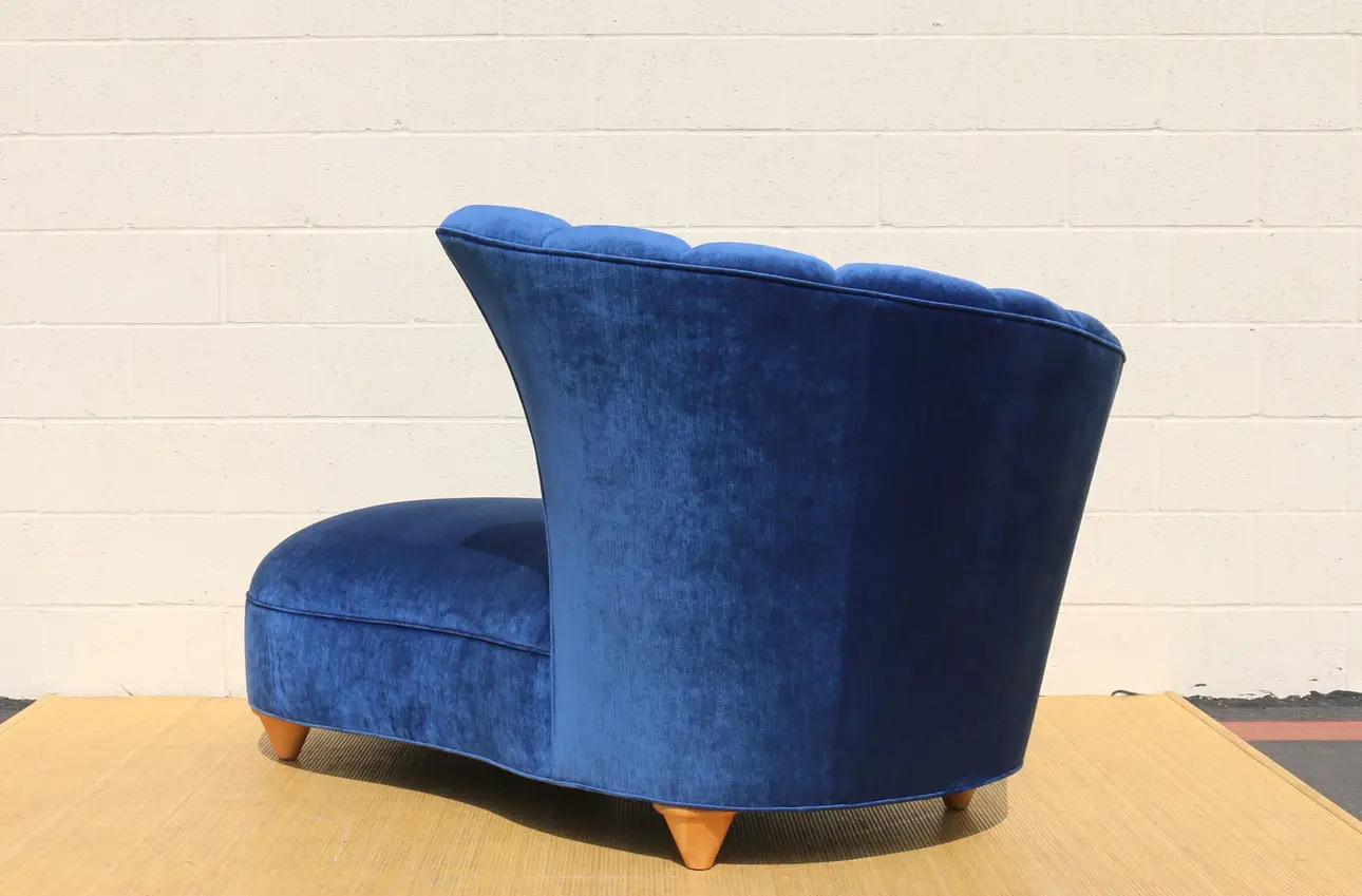 Tissu d'ameublement Chaise longue vintage Hollywood Regency à dossier cannelé en vente