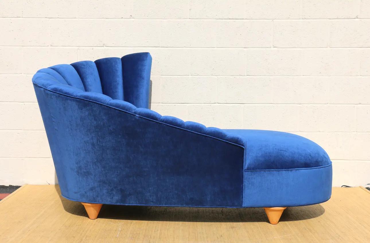 Chaise longue vintage Hollywood Regency à dossier cannelé en vente 2
